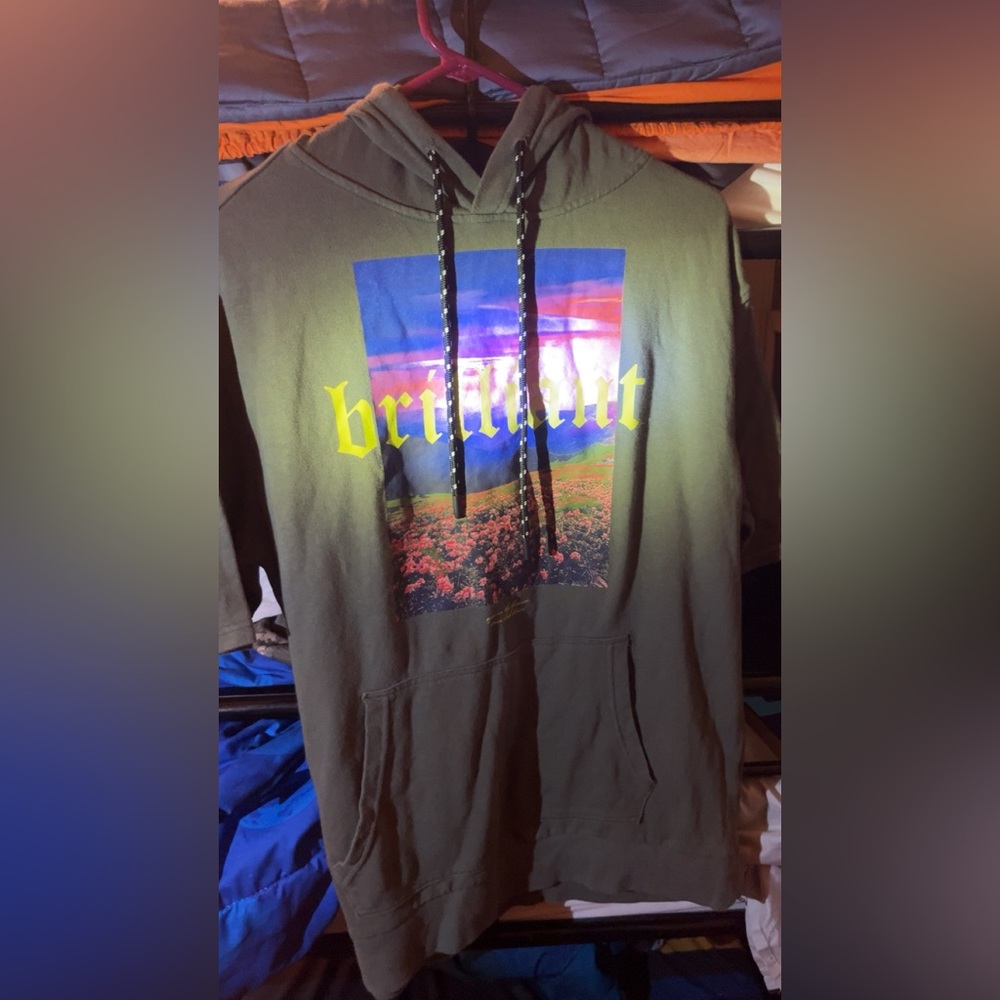 Used, like new short sleeve hooded shirt
